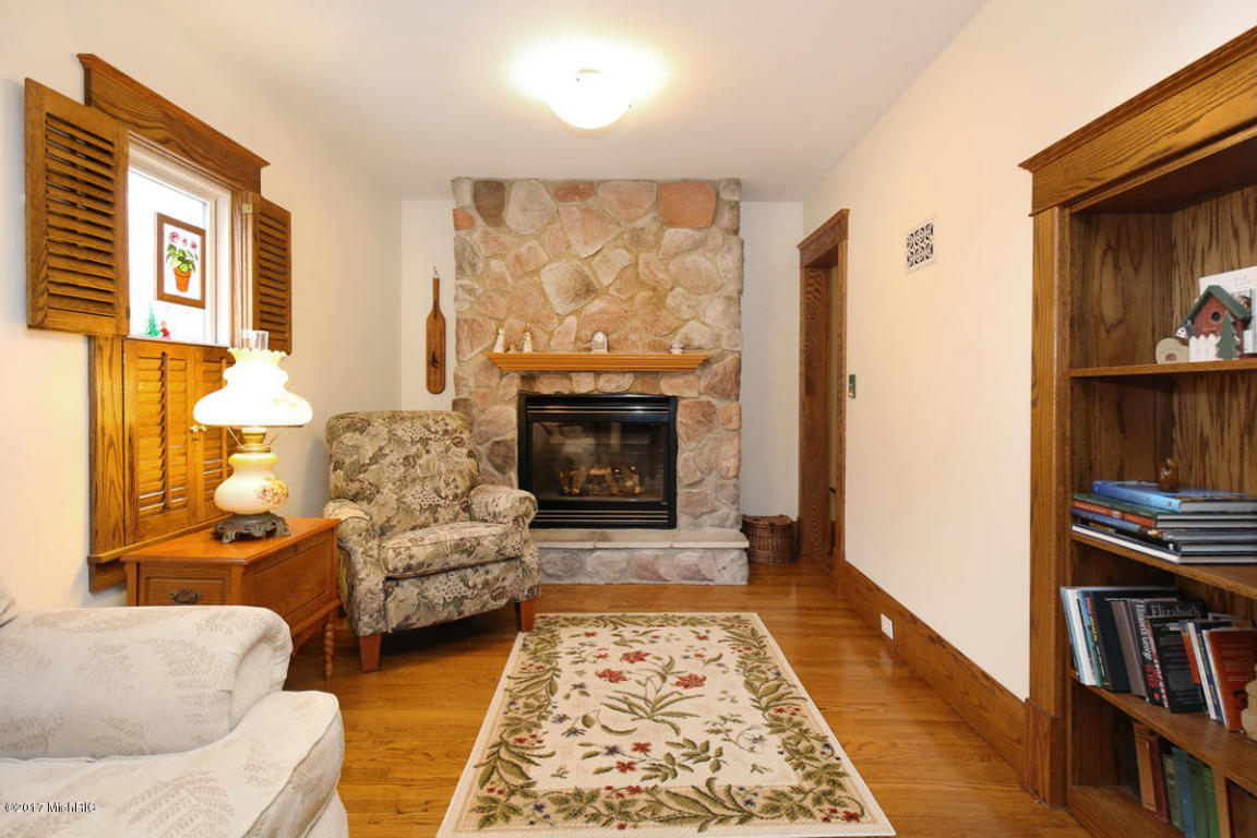 210 Wilson St, Belding, MI 48809 photo 6