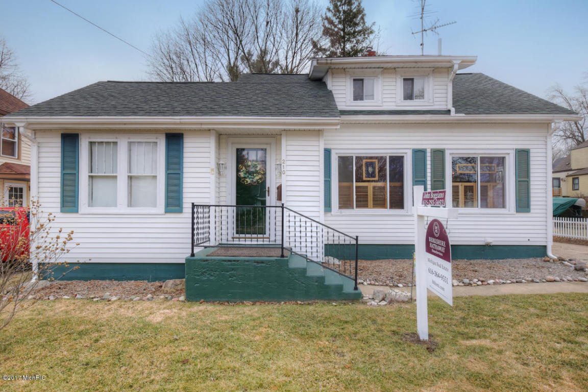210 Wilson St, Belding, MI 48809 photo 1