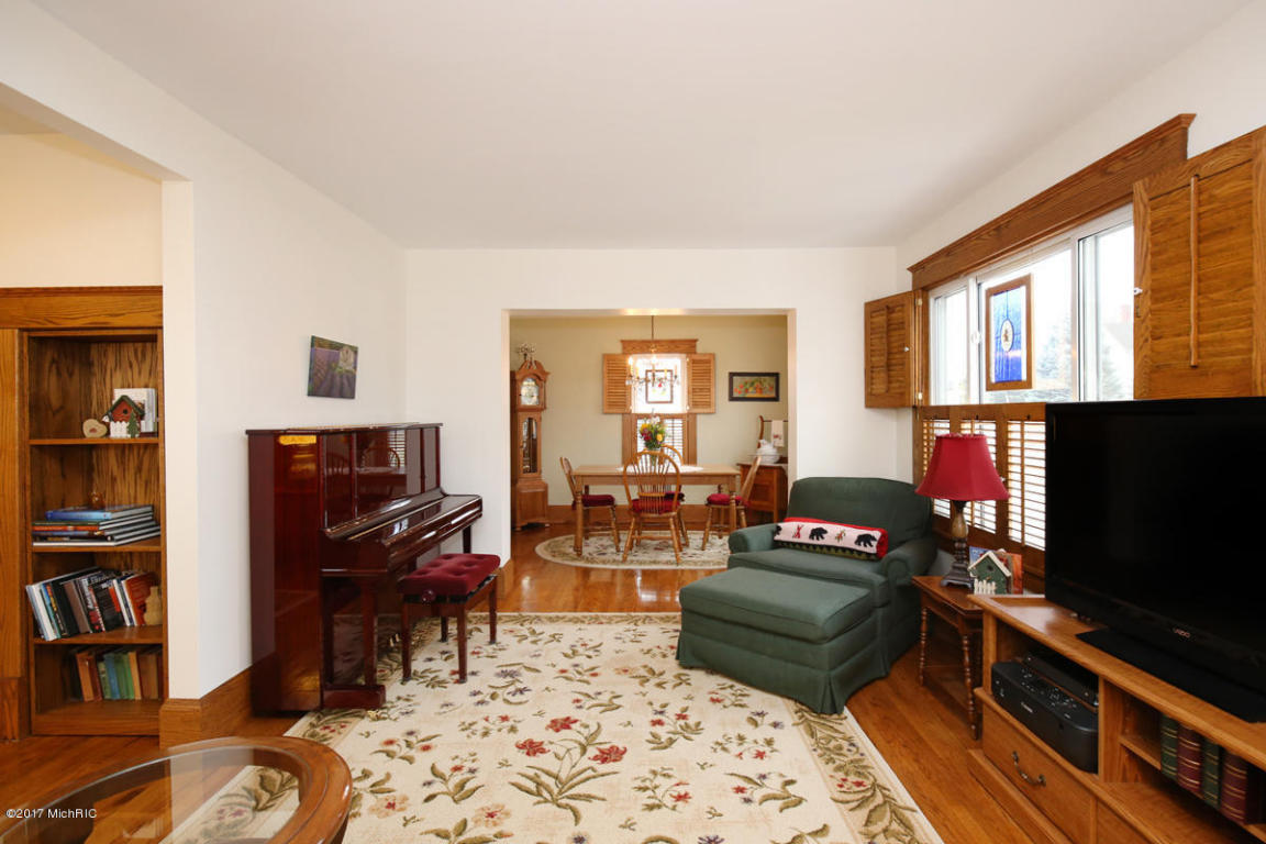 210 Wilson St, Belding, MI 48809 photo 7