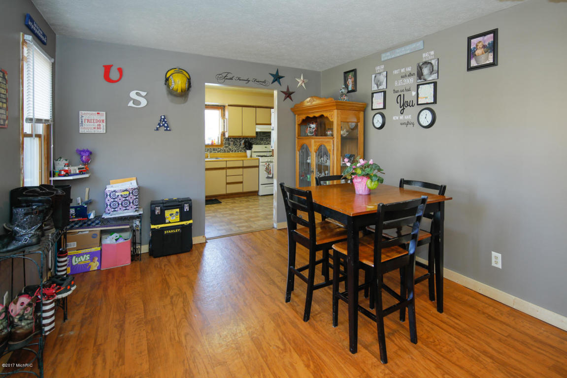 425 Mill St, Constantine, MI 49042 photo 6