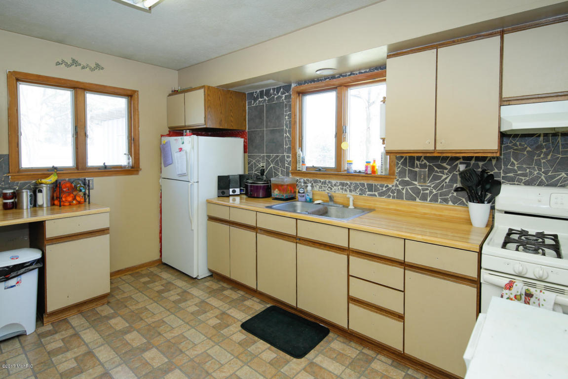 425 Mill St, Constantine, MI 49042 photo 8
