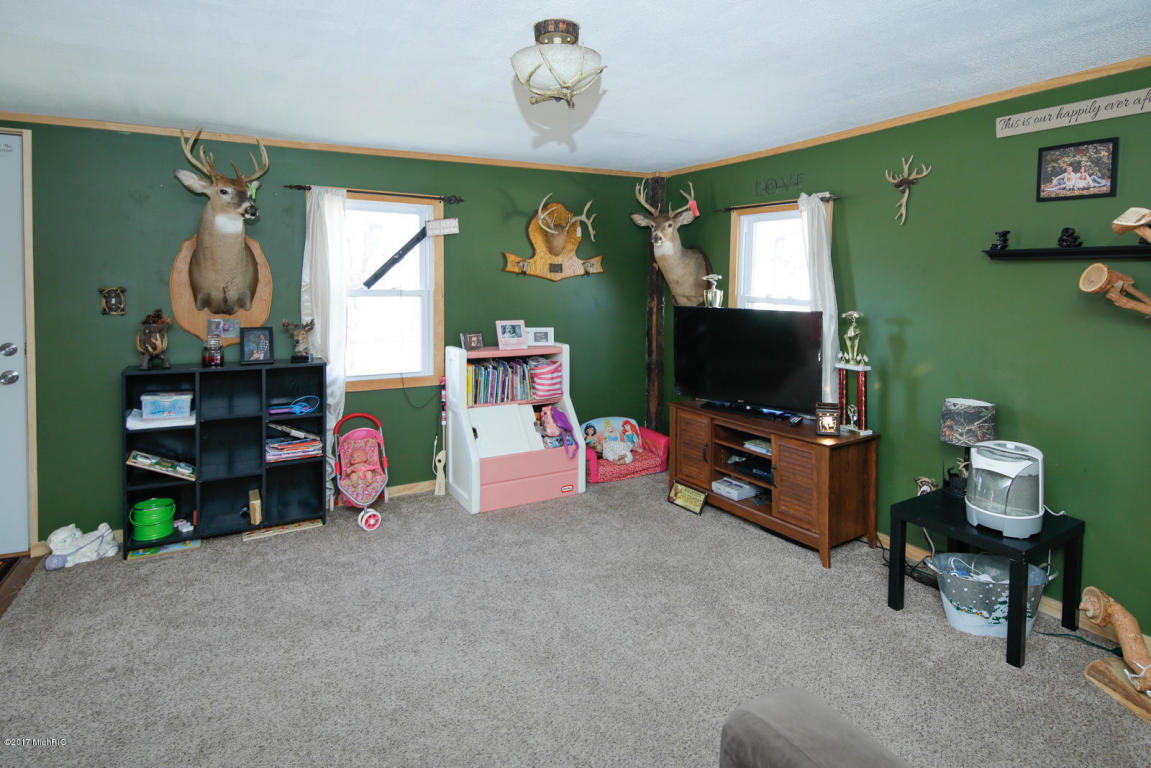 425 Mill St, Constantine, MI 49042 photo 3