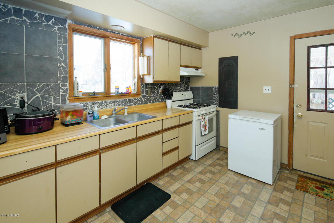 425 Mill St, Constantine, MI 49042 photo 9