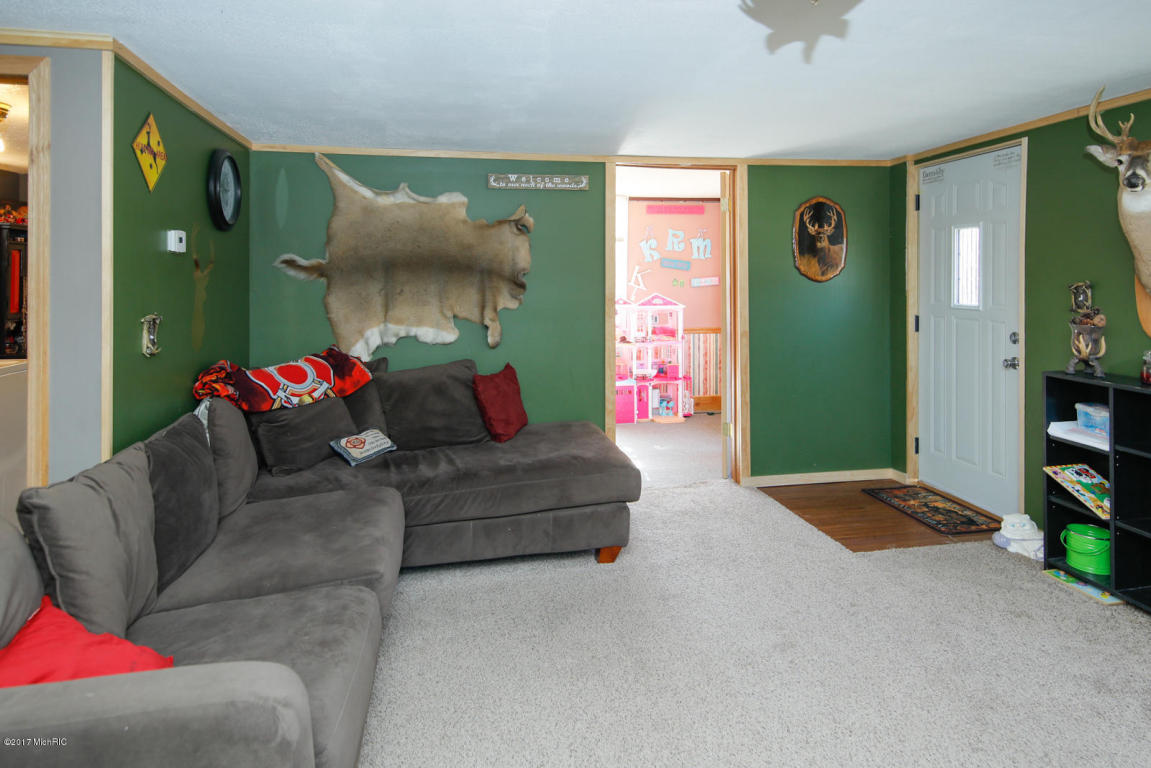 425 Mill St, Constantine, MI 49042 photo 4