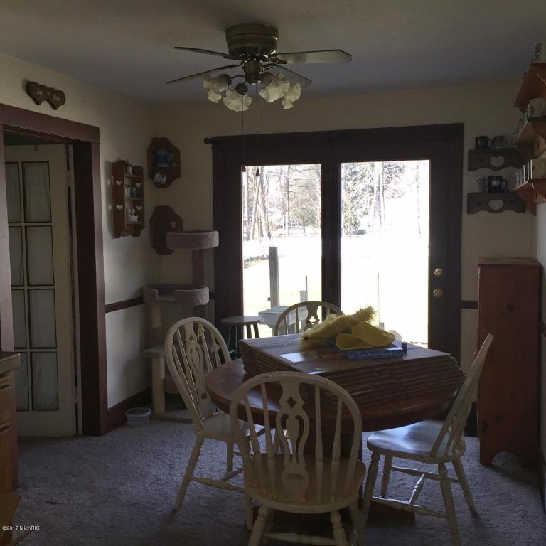 209 Gilkey St, Plainwell, MI 49080 photo 3