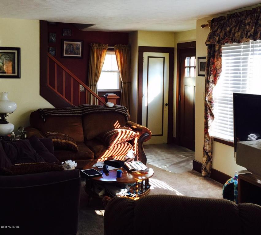 209 Gilkey St, Plainwell, MI 49080 photo 2