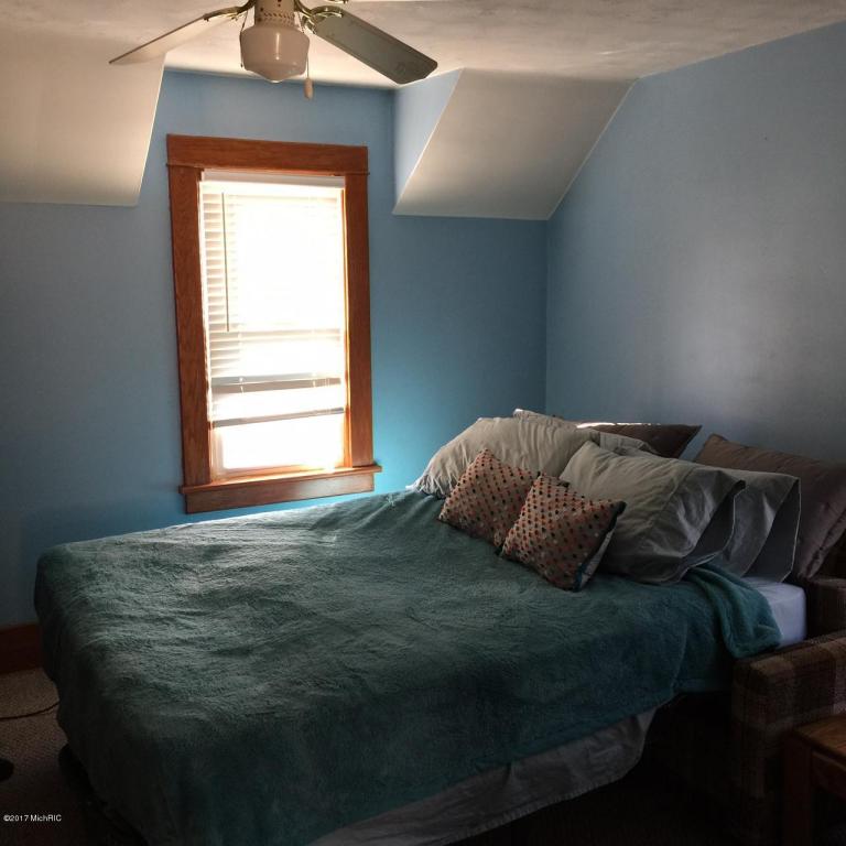 209 Gilkey St, Plainwell, MI 49080 photo 5