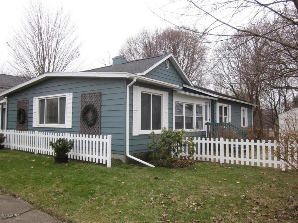 324 Union St, Plainwell, MI 49080 photo 2