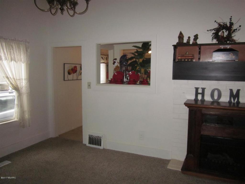 324 Union St, Plainwell, MI 49080 photo 7