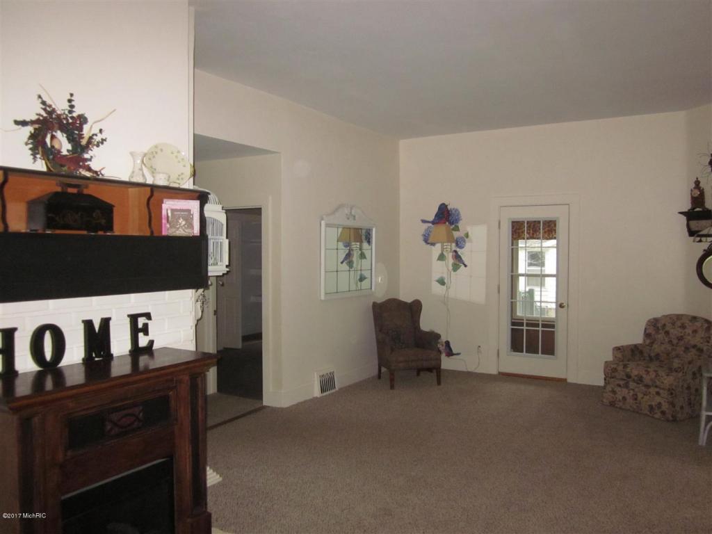 324 Union St, Plainwell, MI 49080 photo 9