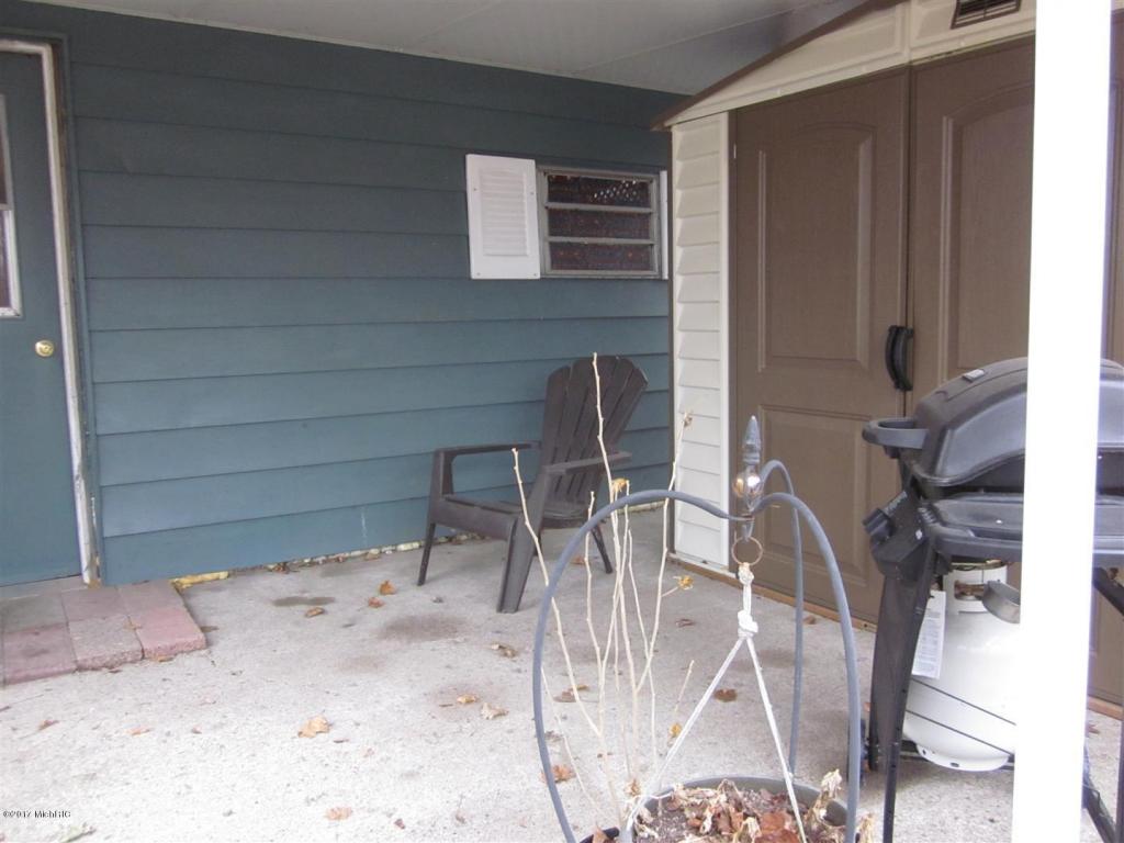 324 Union St, Plainwell, MI 49080 photo 5