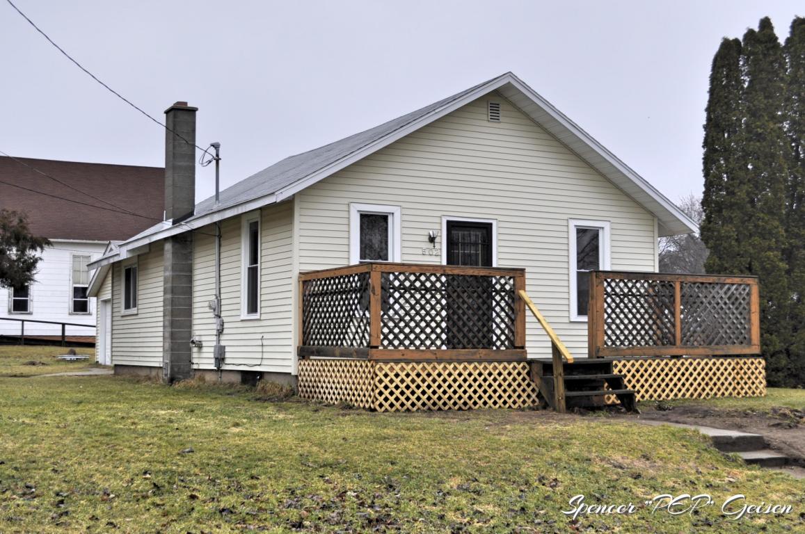 502 Vincent St, Belding, MI 48809 photo 2