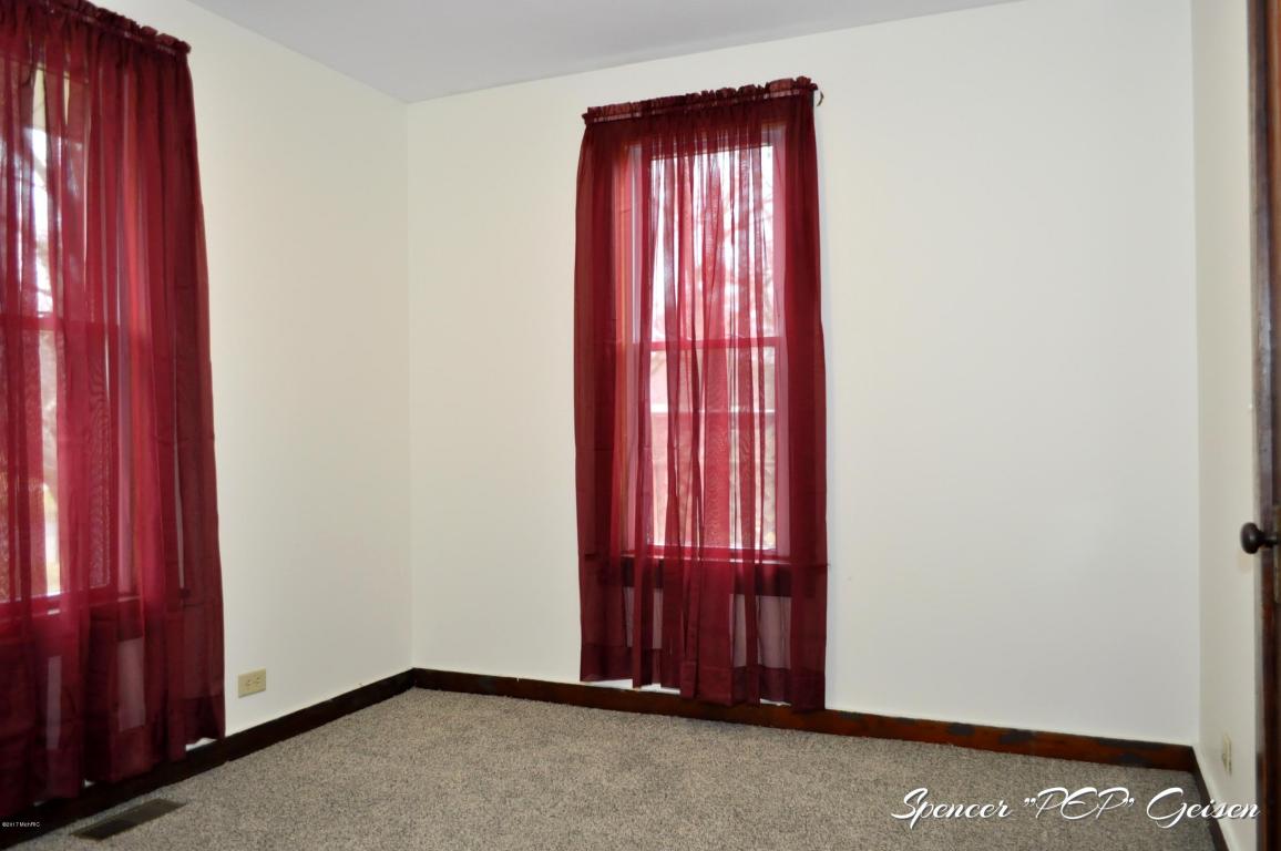 502 Vincent St, Belding, MI 48809 photo 9