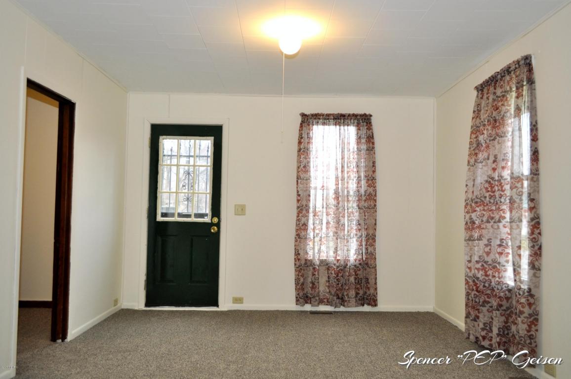 502 Vincent St, Belding, MI 48809 photo 3