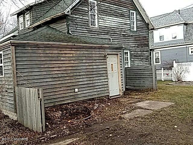 226 N Silverleaf St, Gladwin, MI 48624 photo 2