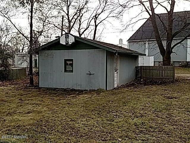 226 N Silverleaf St, Gladwin, MI 48624 photo 4