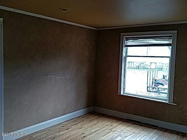 226 N Silverleaf St, Gladwin, MI 48624 photo 10