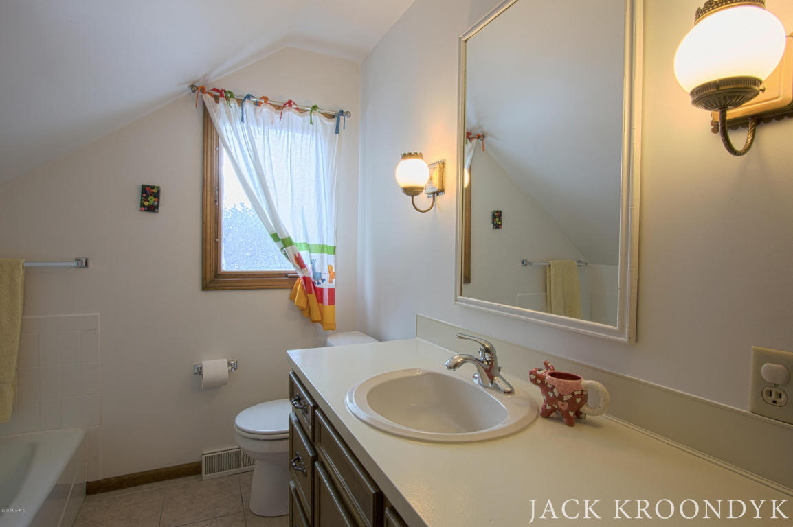 8111 Bailey Dr NE, Ada, MI 49301 photo 24