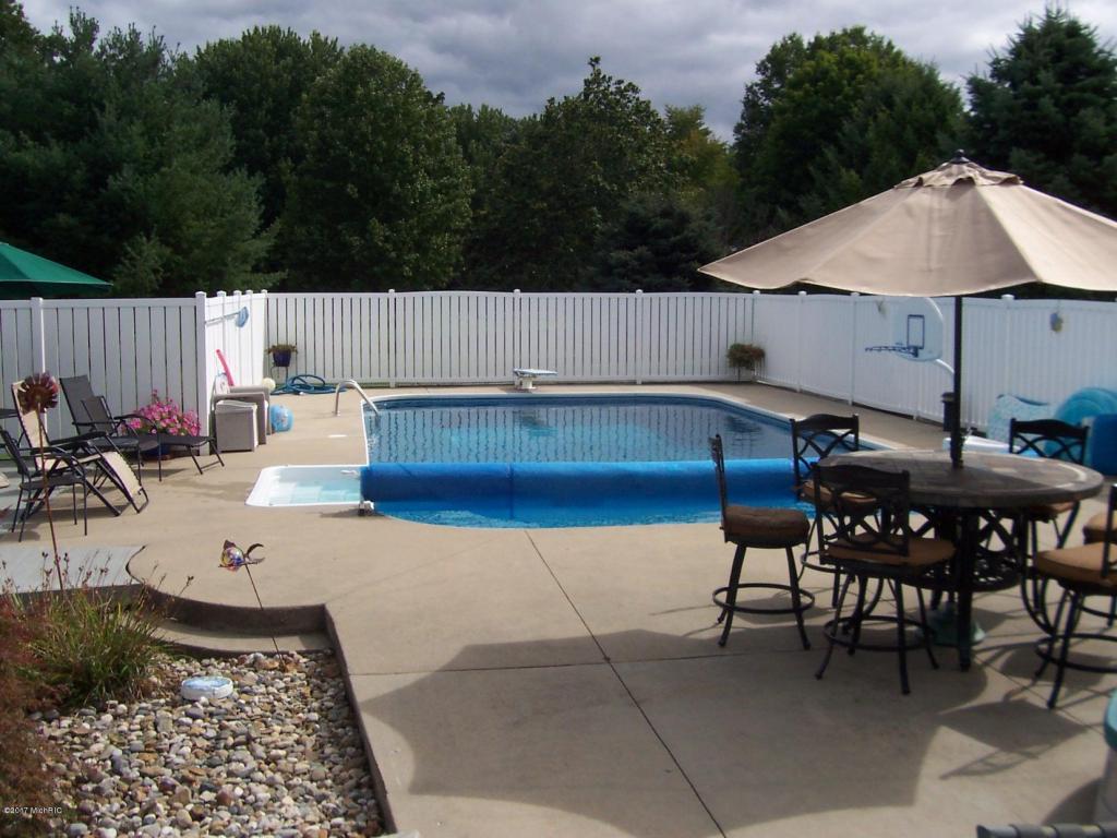 22272 Loupee Dr, Cassopolis, MI 49031 photo 2