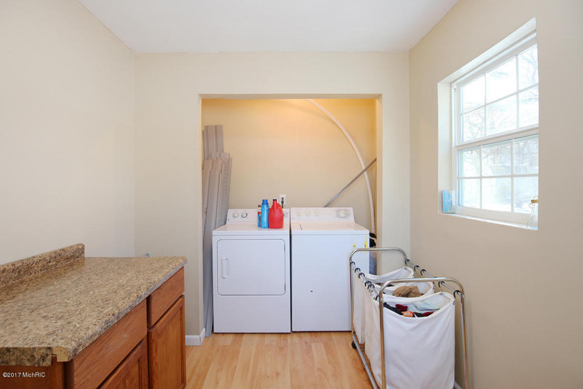 415 E Division St, Belding, MI 48809 photo 17