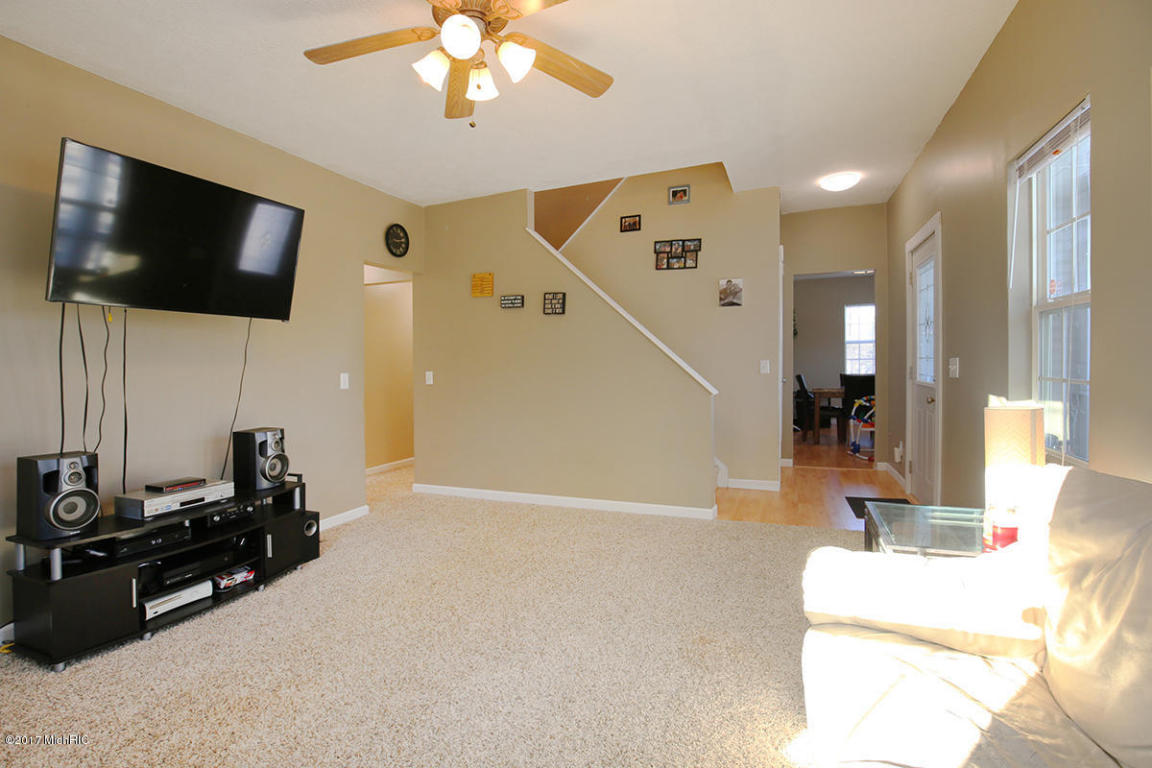 415 E Division St, Belding, MI 48809 photo 10