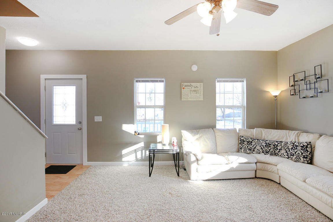 415 E Division St, Belding, MI 48809 photo 7