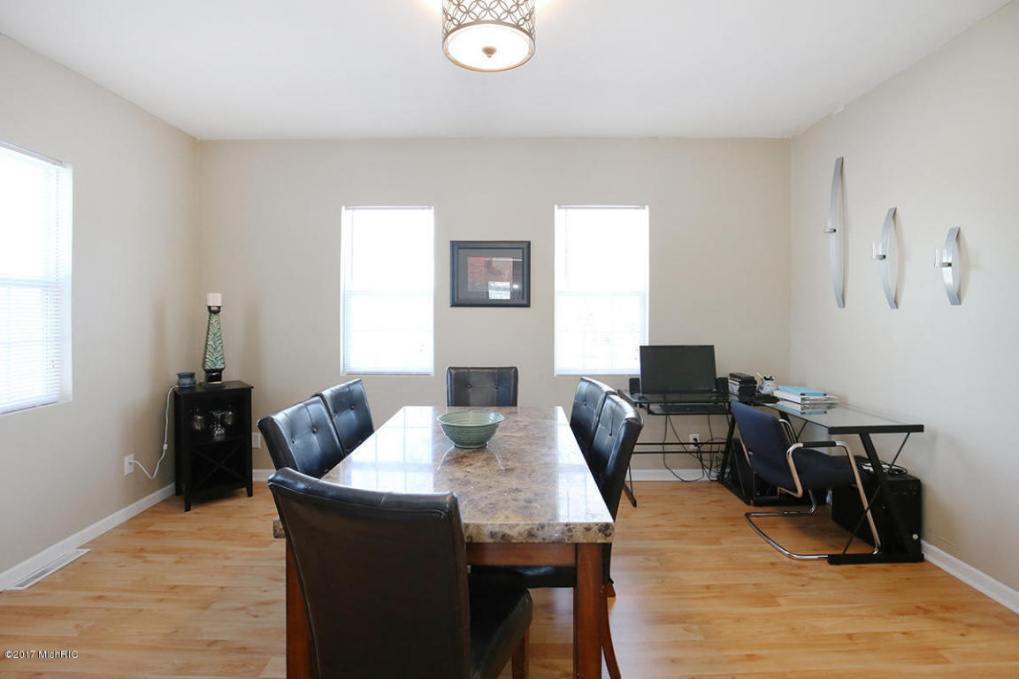 415 E Division St, Belding, MI 48809 photo 5