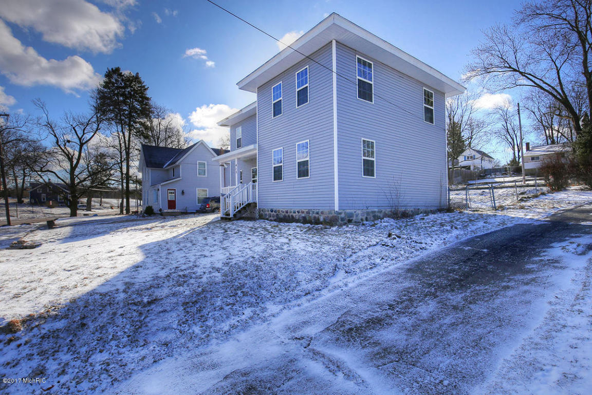 415 E Division St, Belding, MI 48809 photo 3