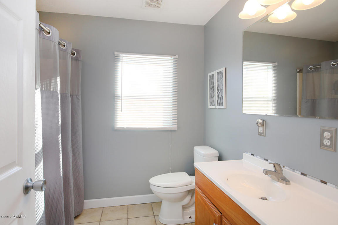 415 E Division St, Belding, MI 48809 photo 16