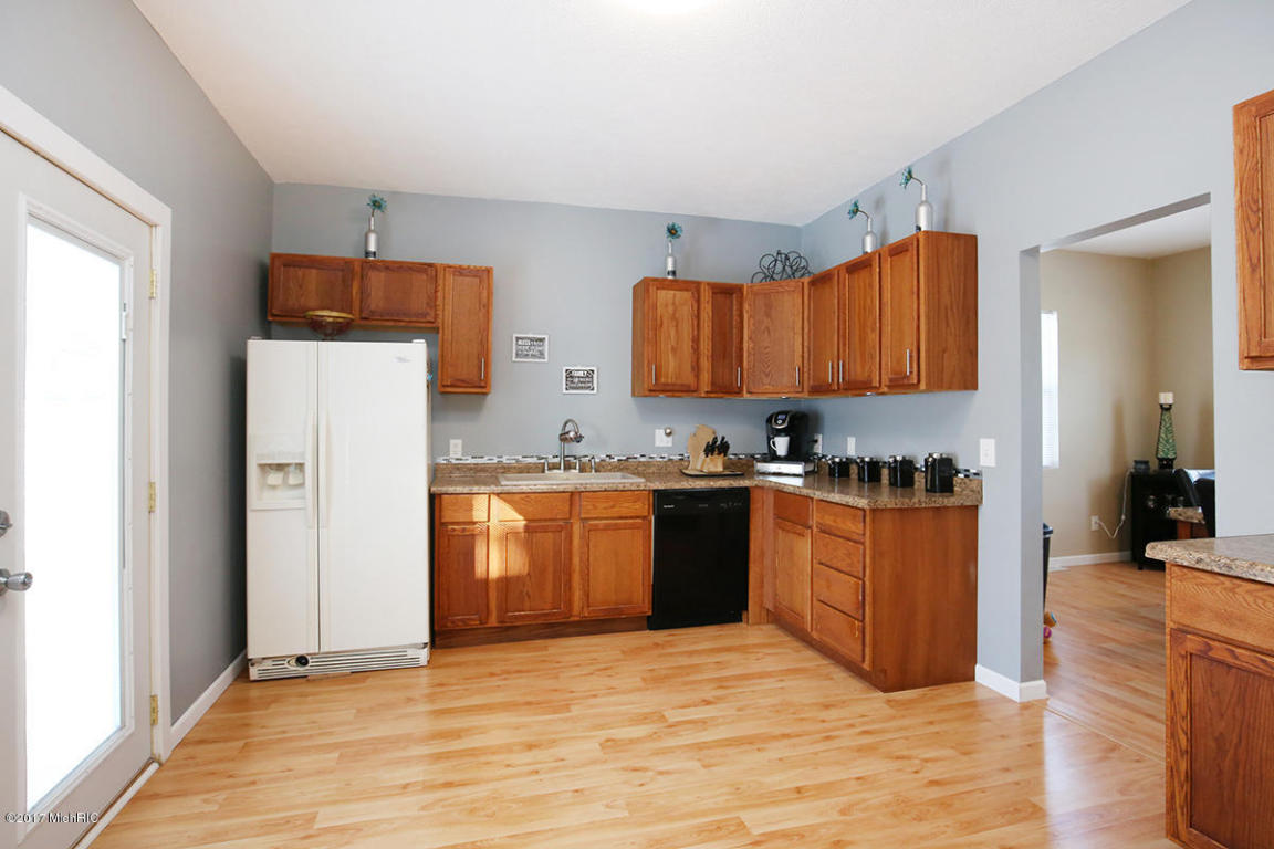 415 E Division St, Belding, MI 48809 photo 11
