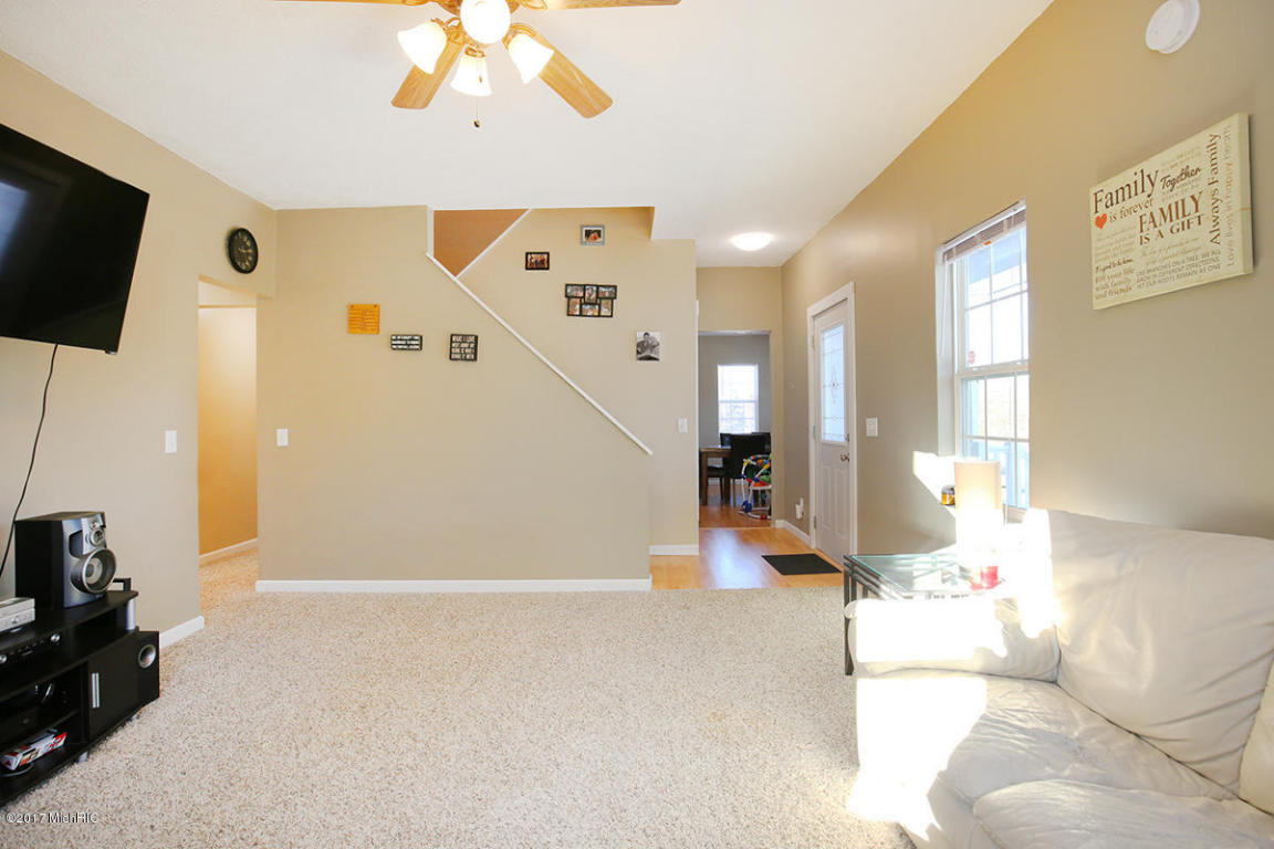 415 E Division St, Belding, MI 48809 photo 8