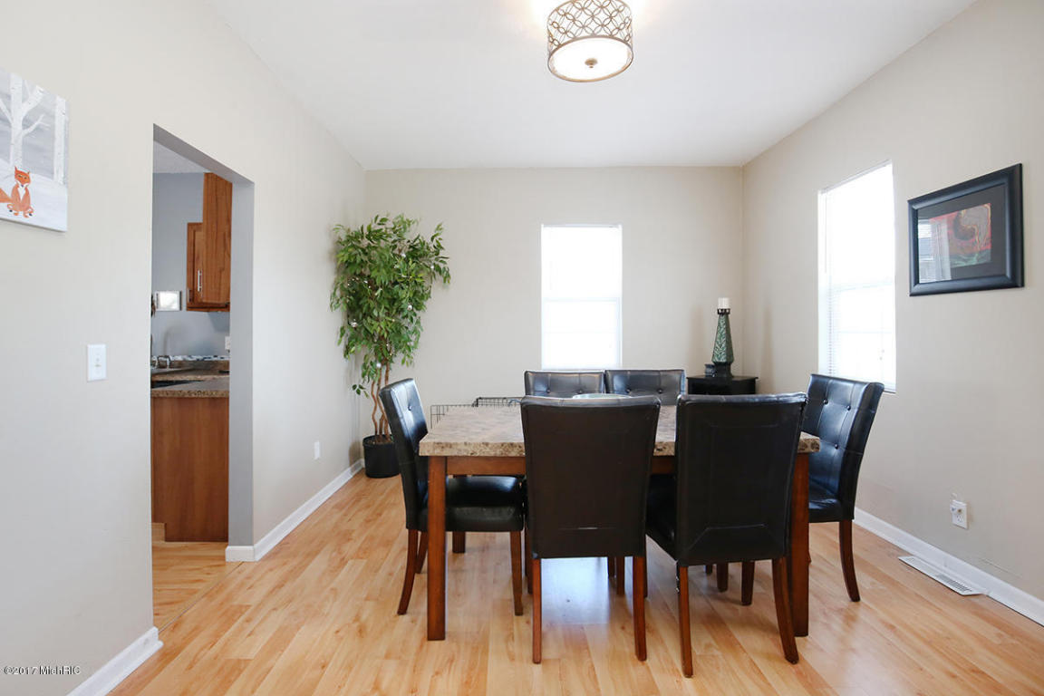 415 E Division St, Belding, MI 48809 photo 4