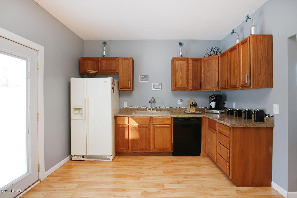 415 E Division St, Belding, MI 48809 photo 12