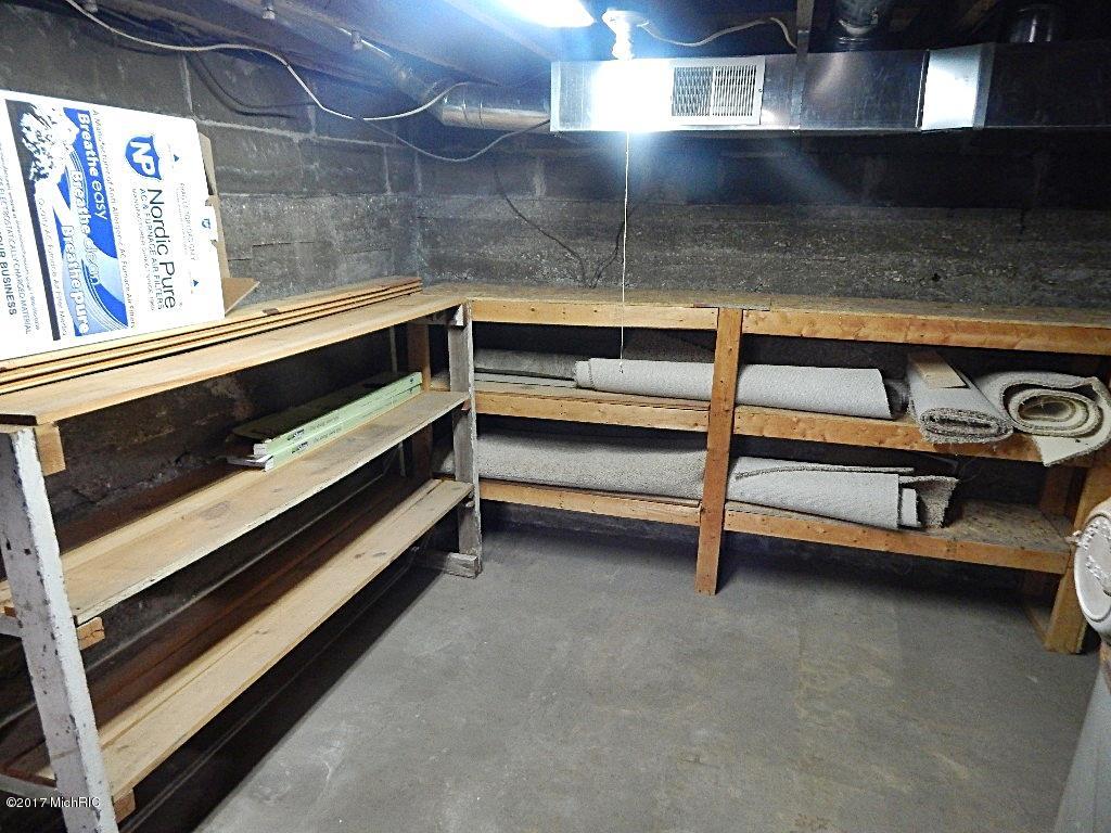 104 E State St, Grant, MI 49327 photo 37