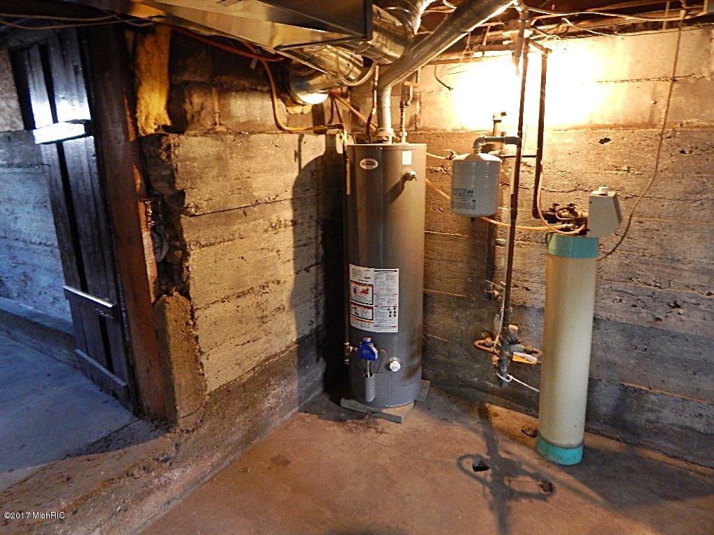 104 E State St, Grant, MI 49327 photo 39
