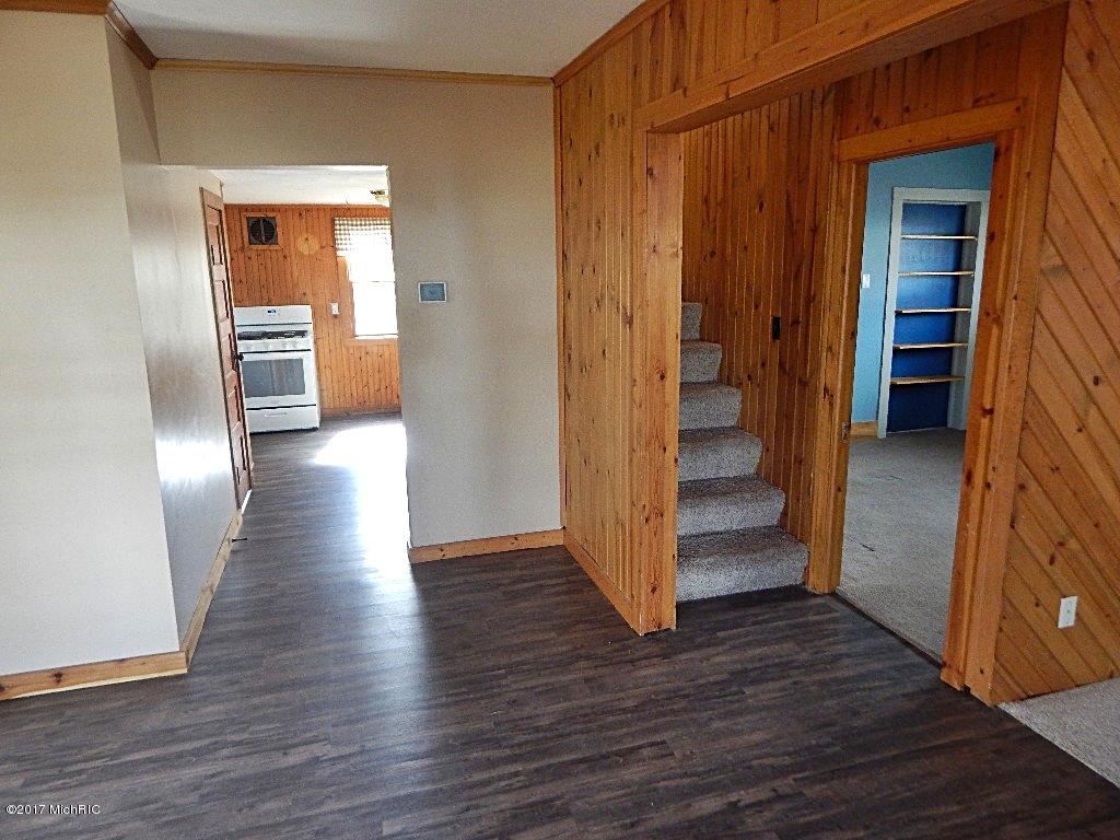 104 E State St, Grant, MI 49327 photo 17