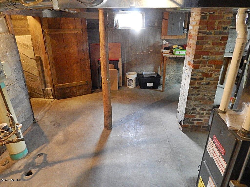 104 E State St, Grant, MI 49327 photo 43