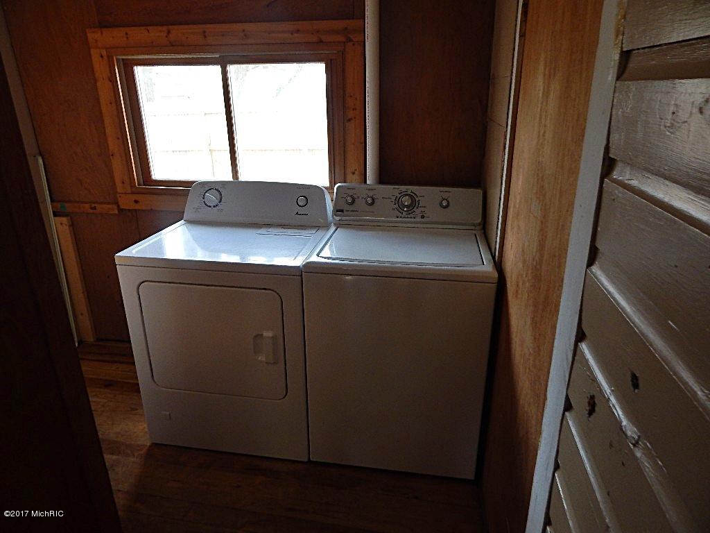 104 E State St, Grant, MI 49327 photo 25
