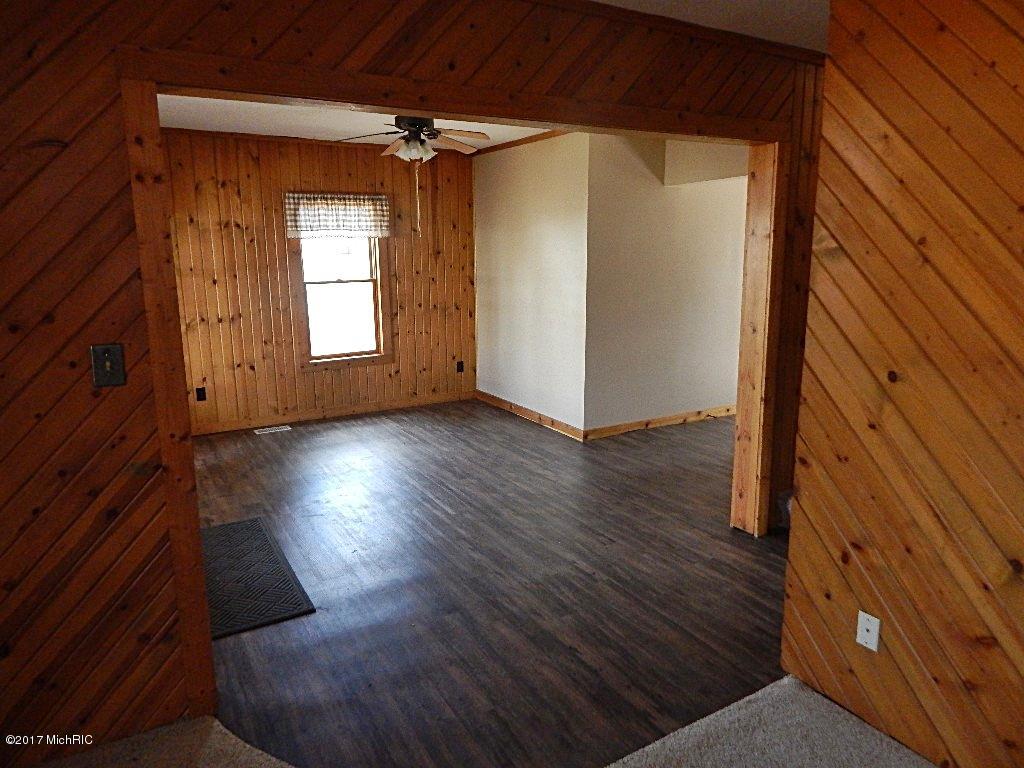 104 E State St, Grant, MI 49327 photo 12