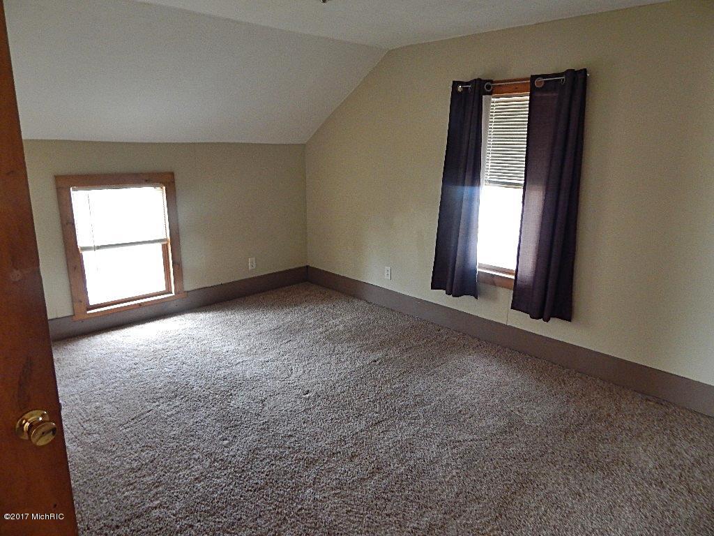 104 E State St, Grant, MI 49327 photo 31