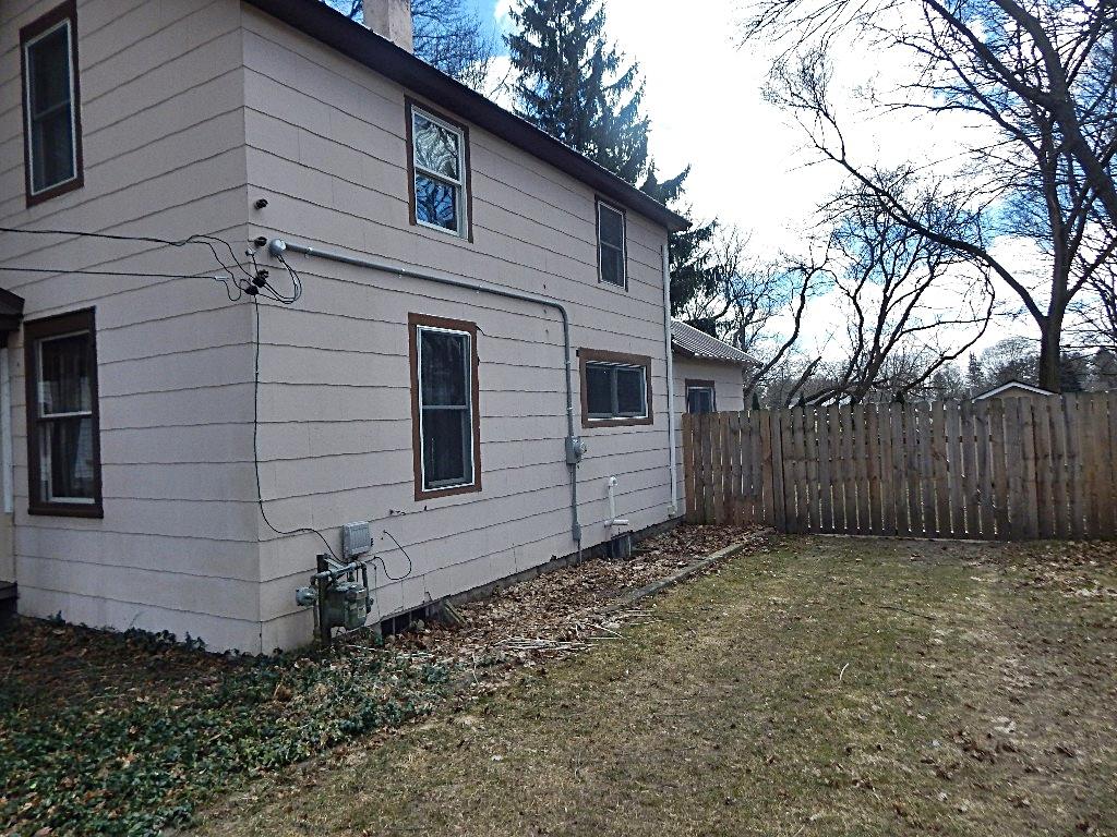 104 E State St, Grant, MI 49327 photo 4