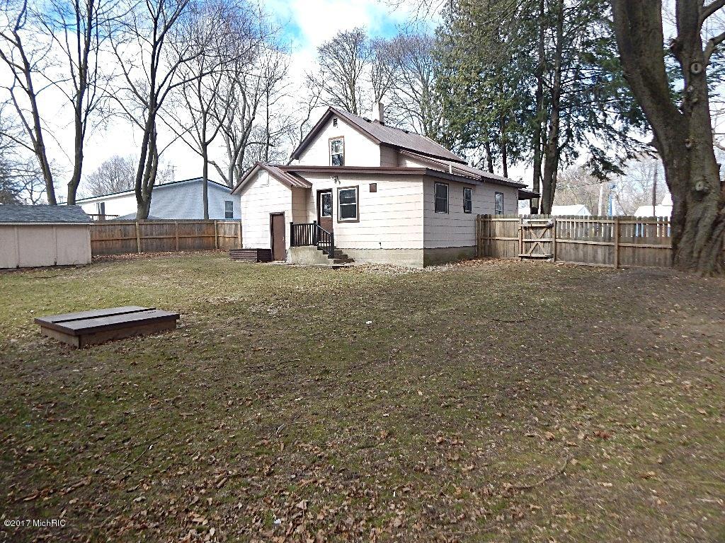 104 E State St, Grant, MI 49327 photo 6