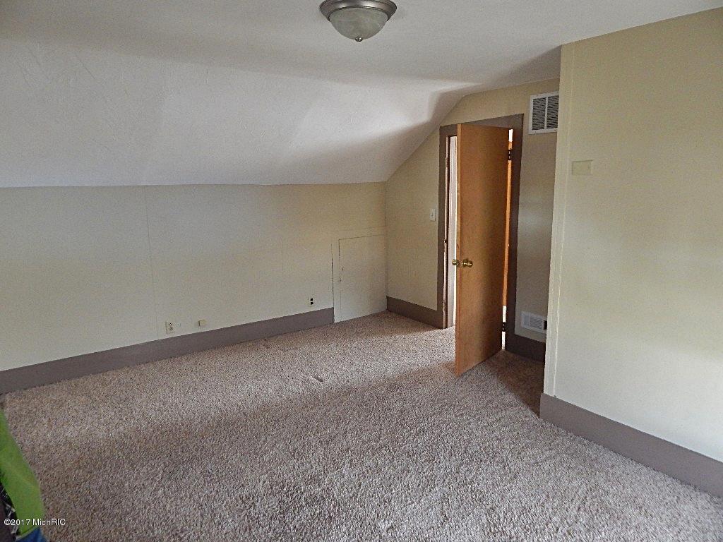 104 E State St, Grant, MI 49327 photo 32