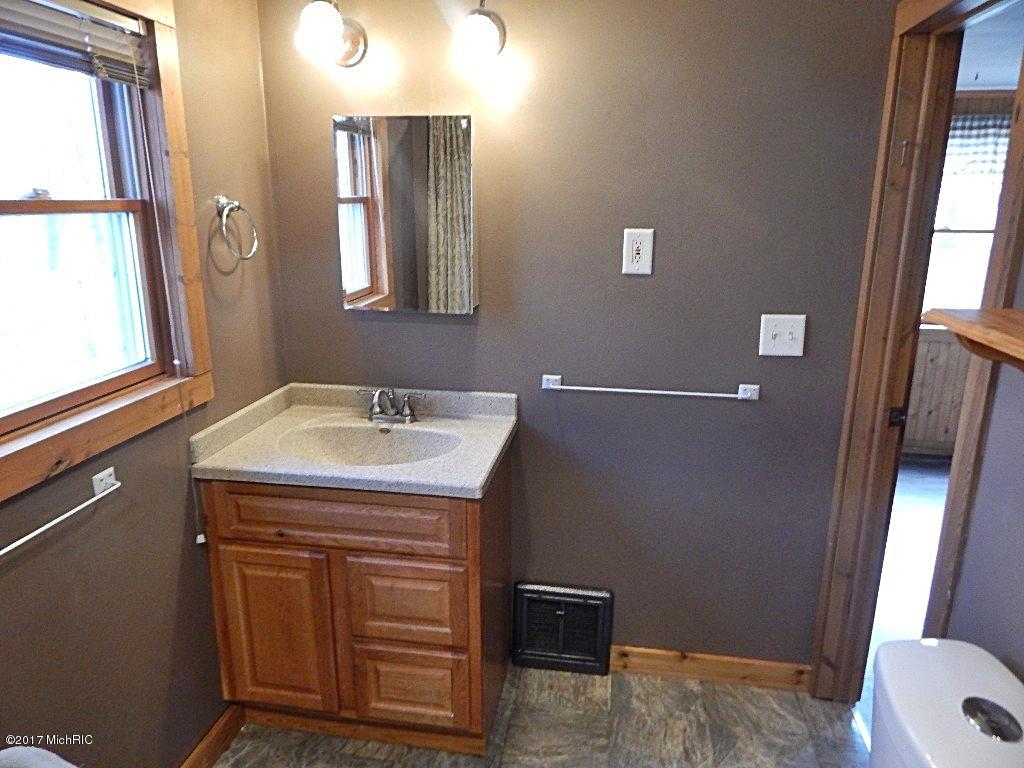 104 E State St, Grant, MI 49327 photo 20