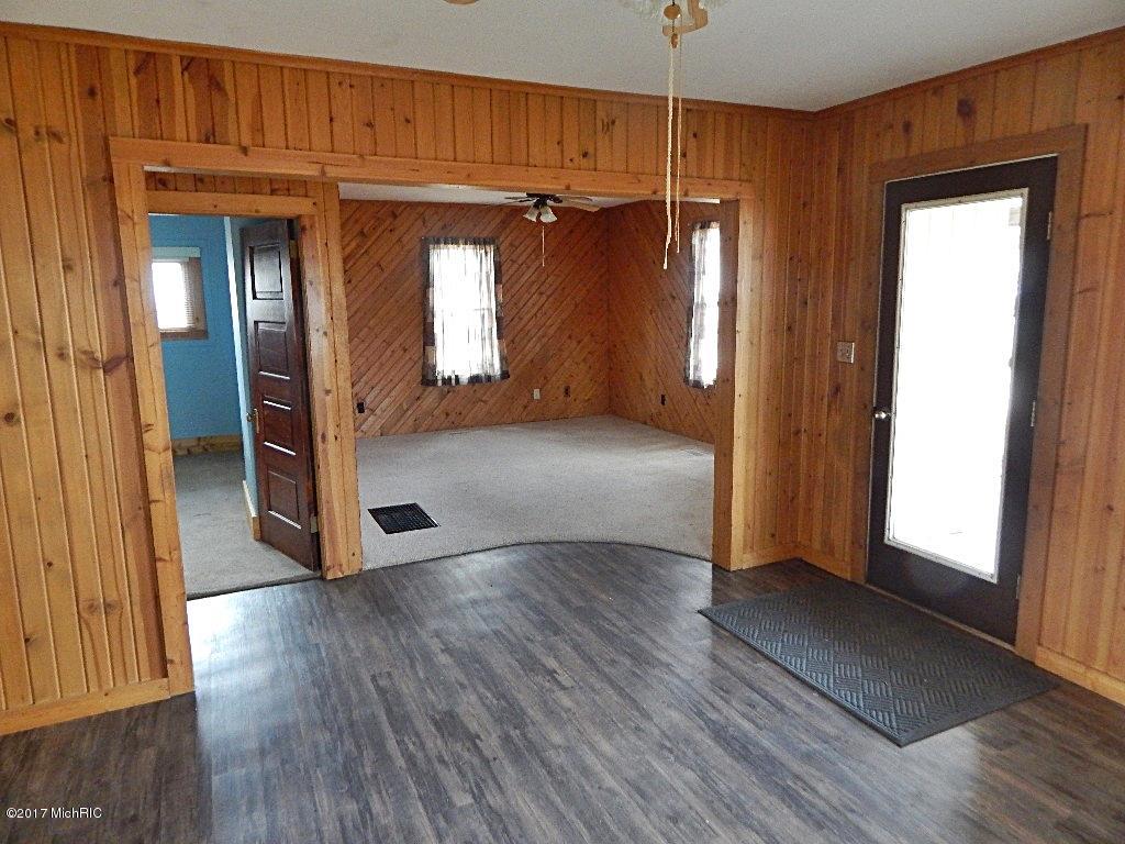 104 E State St, Grant, MI 49327 photo 13