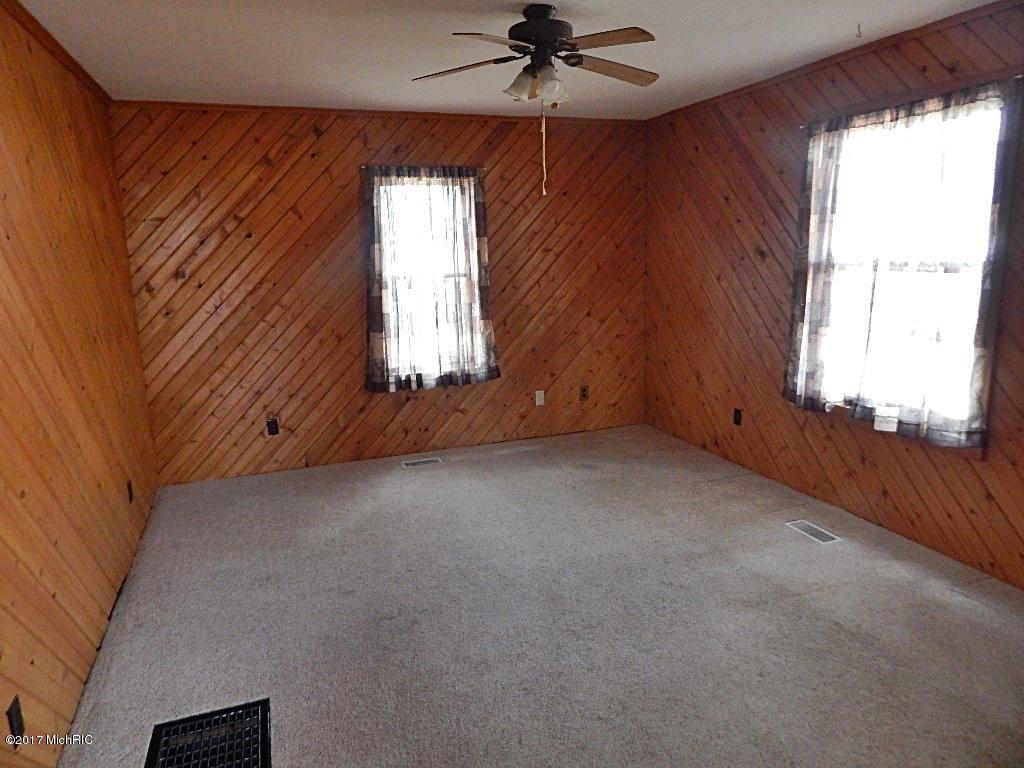 104 E State St, Grant, MI 49327 photo 16