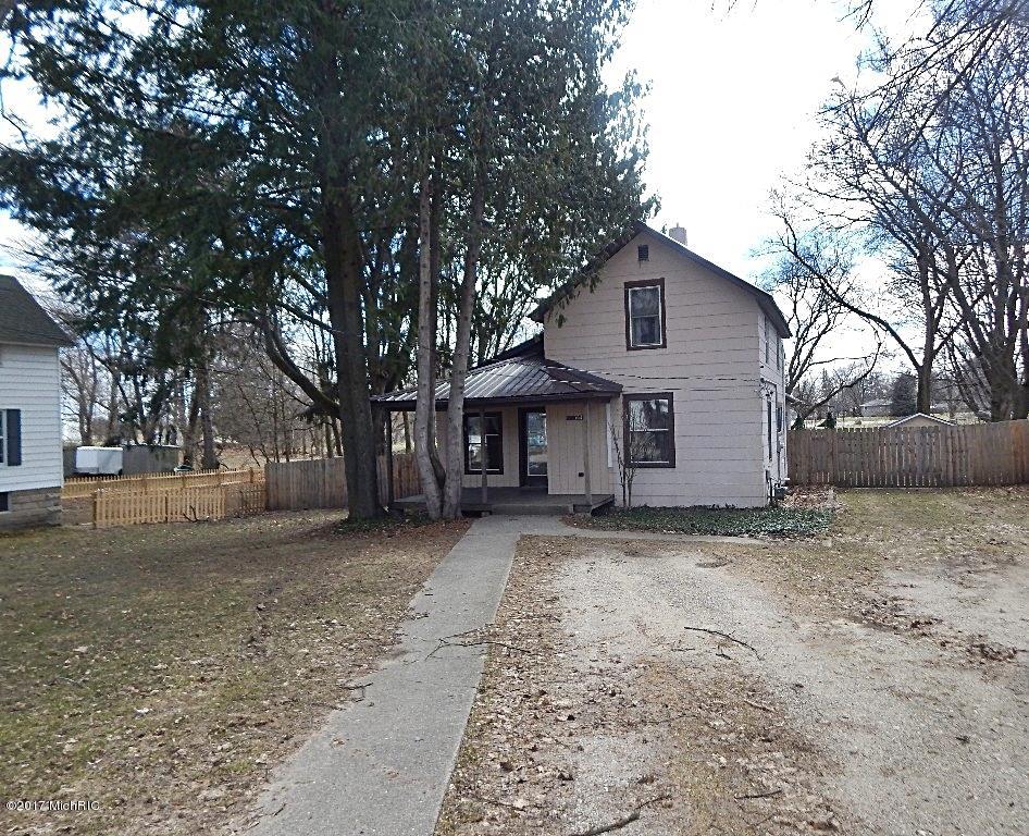 104 E State St, Grant, MI 49327 photo 3