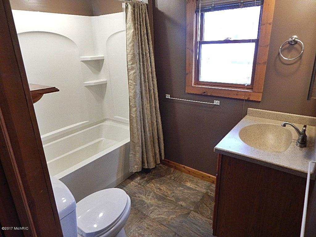104 E State St, Grant, MI 49327 photo 18
