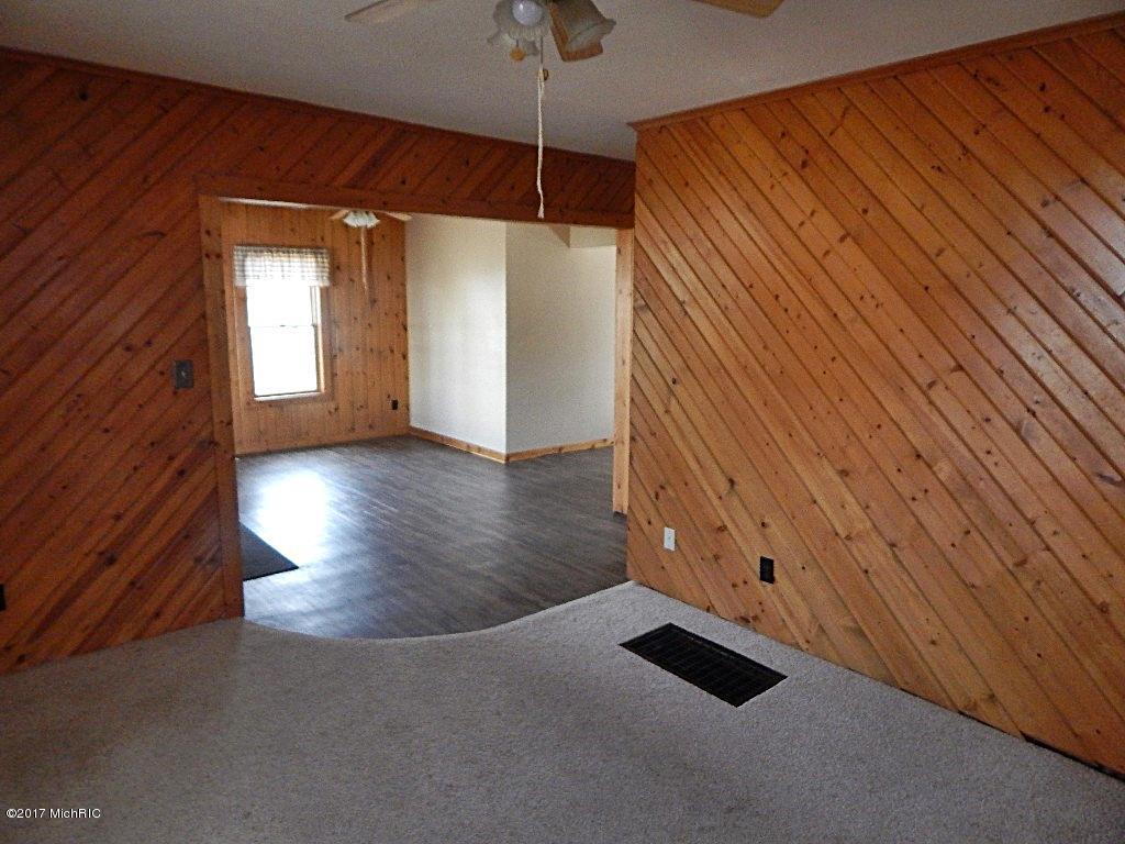 104 E State St, Grant, MI 49327 photo 15