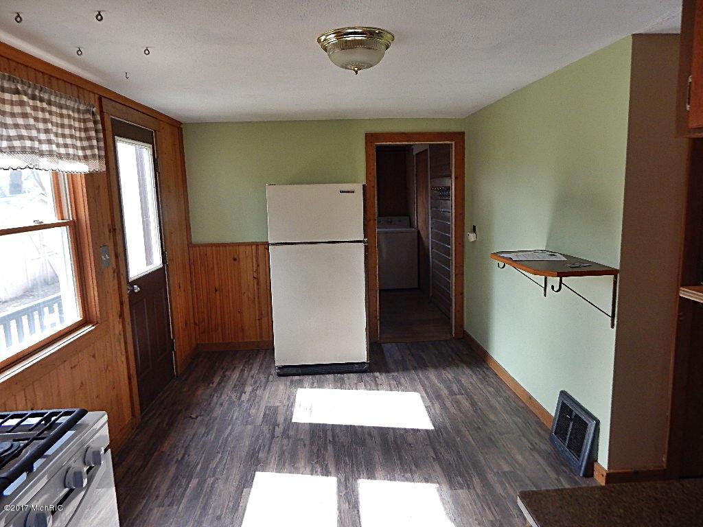 104 E State St, Grant, MI 49327 photo 24